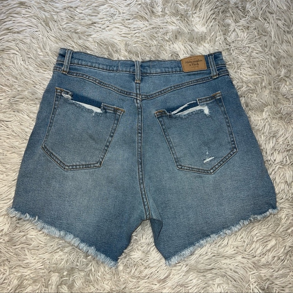 Abercrombie and Fitch dad shorts - Picture 2 of 3